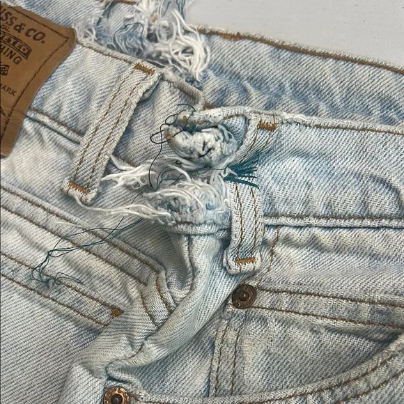 Vintage Levi’s Distressed Denim Shorts - Picture 7 of 10